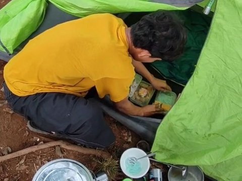 Penjual Bakso di Atas Gunung Lorokan Mojokerto Viral, Tuai Pujian