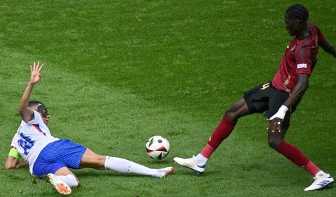 <b>Prancis Digendong Gol-Gol Bunuh Diri</b>