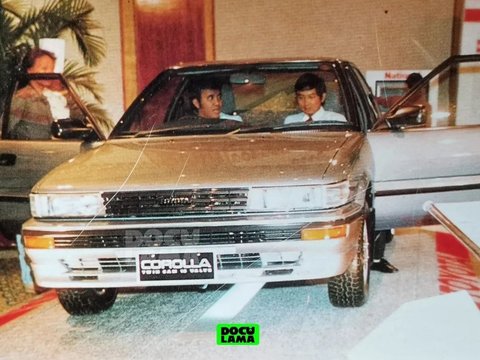 adalah mobil Toyota jenis Liftback Corolla