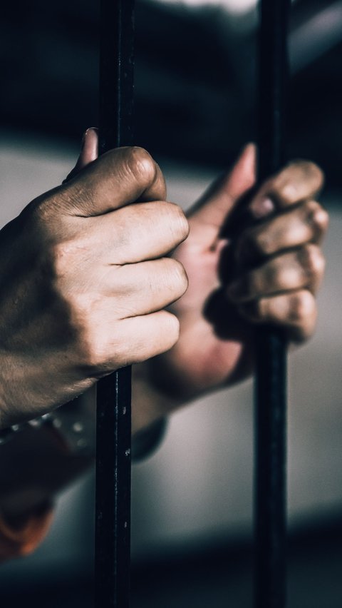 Prisoner at Cipinang Prison Commits Love Scamming and Extorts Teenagers in Bandung, Buys Mobile Phone from Another Inmate.