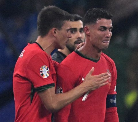 FOTO: Momen Cristiano Ronaldo Gagal Penalti Sampai Nangis Tersedu-sedu Saat Portugal vs Slovenia di Euro 2024