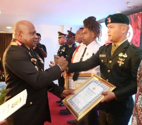 Anggota TNI Pemberani Bikin Kagum Jenderal Polisi, Langsung Diberi Penghargaan Spesial