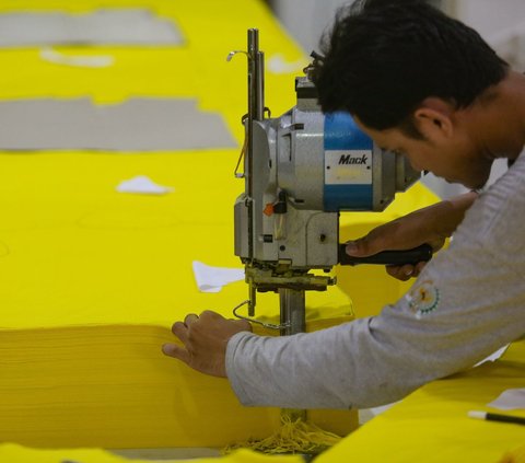 FOTO: Jurus Perusahaan Konfeksi Ini Bertahan di Tengah Lesunya Industri Tekstil