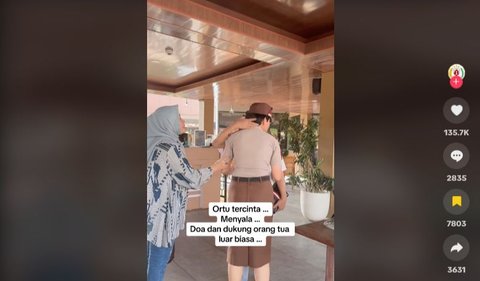 Tidak ketinggalan, Fabiola juga langsung mencium tangan sang ayah dan memeluknya. <br>