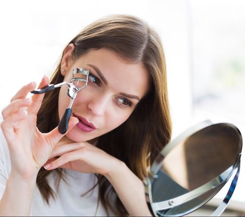 Difficult to Use Eyelash Curler because of Short Eyelashes? Follow This Method