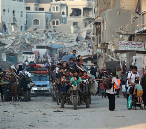 FOTO: Israel Perintahkan Evakuasi Massal dari Khan Younis, Ribuan Warga Jalur Gaza Panik dan Ketakutan