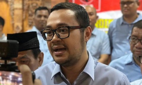 Kesang Beri Surat Tugas Menantu Pakde Karwo Bertarung di Pilkada Surabaya