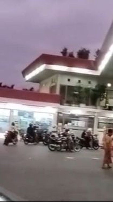 Viral Gas Station Attendant in East Jakarta Dragged by Car While Chasing Non-Paying Motorcyclist