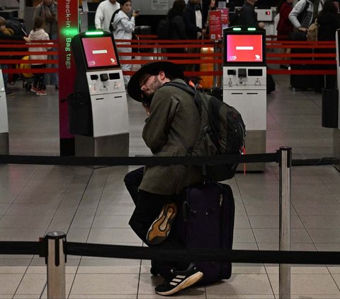 FOTO: Kacau! Bandara di Berbagai Negara Lumpuh Imbas Gangguan Sistem IT Besar-besaran