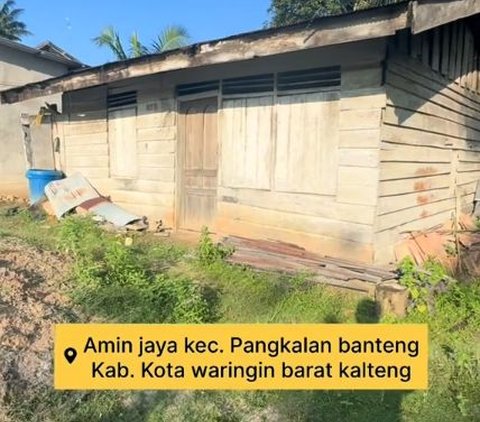 Penampakan Rumah Transmigrasi Tahun 1986 di Kalimantan Tengah yang Masih Berdiri Kokoh, Dikelilingi Pohon Besar dan Rumput Liar