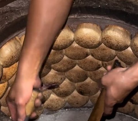 Wanita Ini Temui Rumah Produksi Makanan Jadul di Bandung yang Sudah Ada Sejak 1920, Jadi Makanan Perang Abad 16