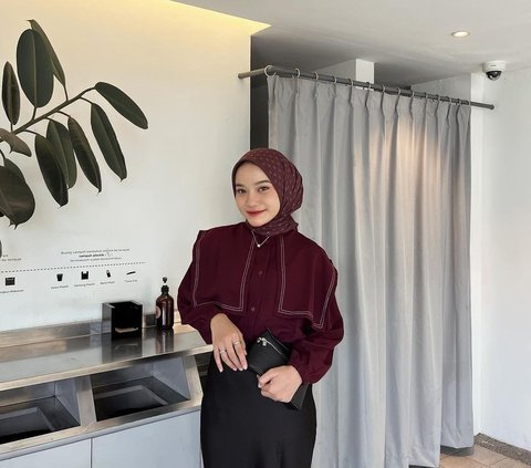 Mix and Match Merah Bold dengan Beragam Warna, Look Hijab Jadi Lebih Menarik