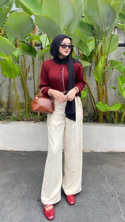  Casual Chic dengan Merah dan Cream<br>