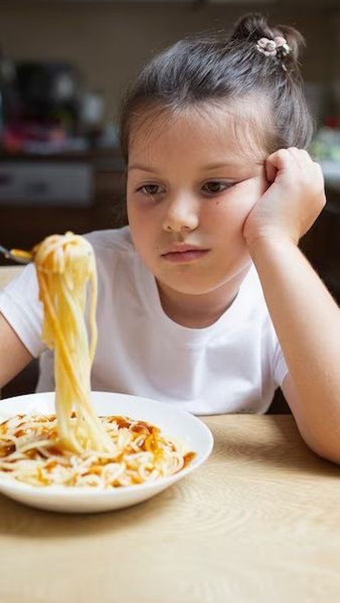 7 Cara Menghadapi Anak Susah Makan atau Picky Eater Menurut Ahli Nutrisi