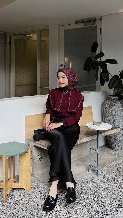 Mix and Match Merah Bold dengan Beragam Warna, Look Hijab Jadi Lebih Menarik