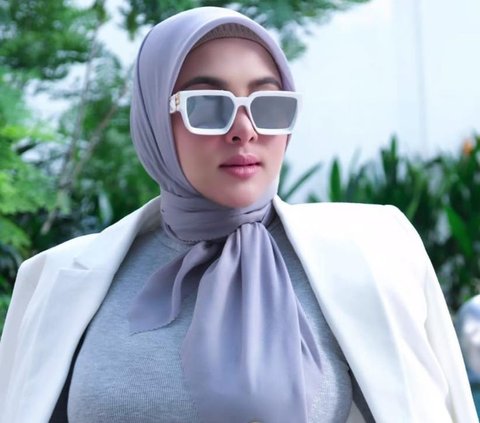 Potret Terbaru Syahrini Hamil Besar, Tetap Tampil Cantik & Mewah