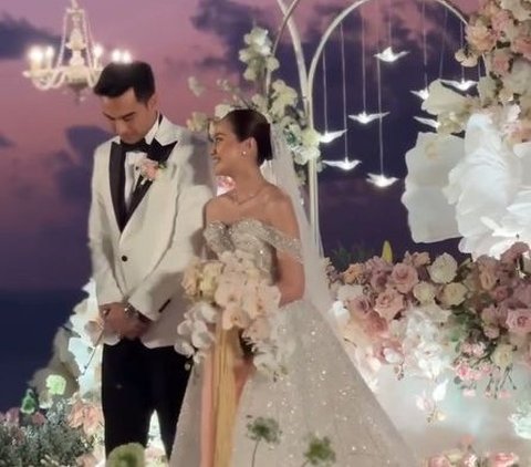 Potret Resepsi Pernikahan Salshabilla Adriani & Ibrahim Risyad Digelar Mewah di Bali, Dekorasi Tempatnya Cantik Banget