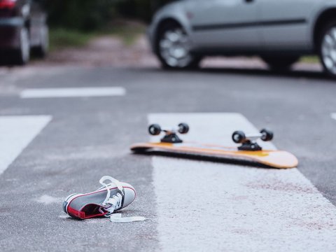 Fell After Skateboarding, Doctor Shocked to See This Young Man's Bones Aging Like a 60-Year-Old Grandfather