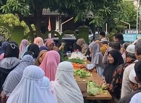 Mosque in Jogja Buys 9 Tons of Vegetables at Normal Price When Prices Drastically Drop