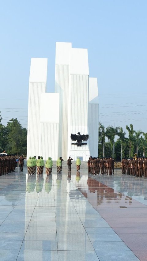 Dalam Rangka HBA ke-64 dan HUT IAD ke-24, Wakil Jaksa Agung Memimpin Upacara Ziarah dan Tabur Bunga di Taman Makam Pahlawan Kalibata