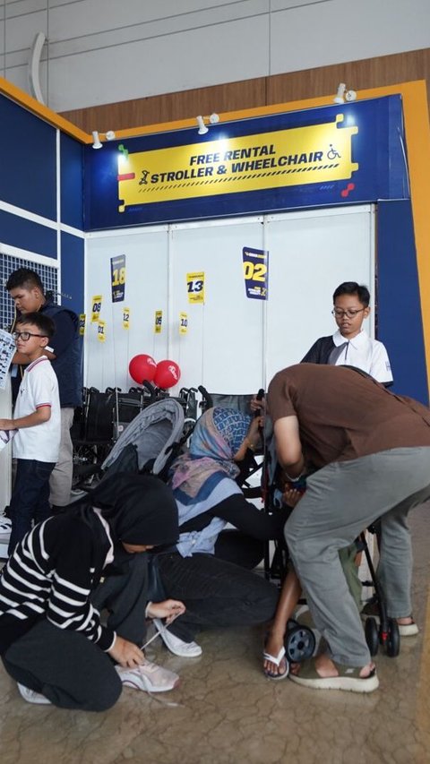 Di Area Makan, tersedia Stroller, Kursi Roda Gratis, dan Charging Corner