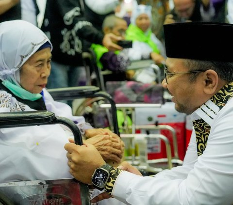 Sambut Kepulangan 388 Jemaah Haji di Pondok Gede, Menteri Agama: Mohon Maaf Jika Pelayanan Kurang Optimal