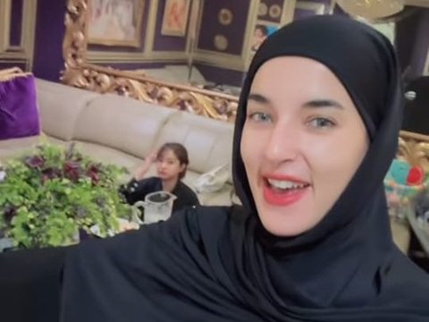 8 Potret Tasya Farasya saat Hadir di Acara Kajian, Tampil Berhijab Bikin Pangling