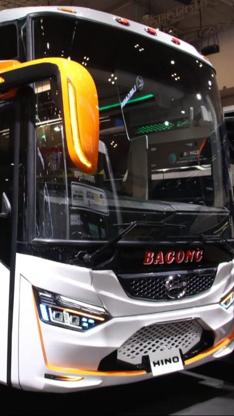 Hino memperkenalkan Bus AK 240 Space Frame di GIIAS 2024