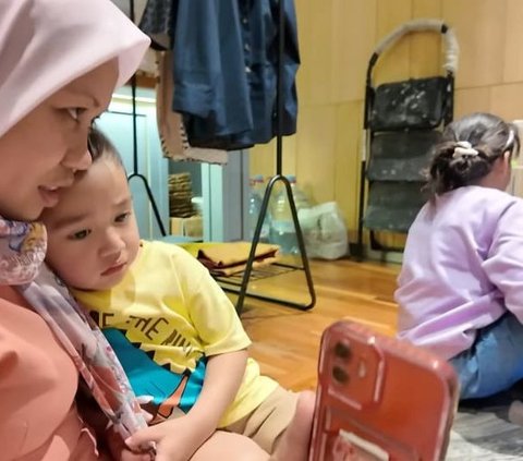 Potret Rayyanza Kunjungi Rumah Ukkasya, Awalnya Malu-malu Bertemu Putri Cantik Shireen Sungkar