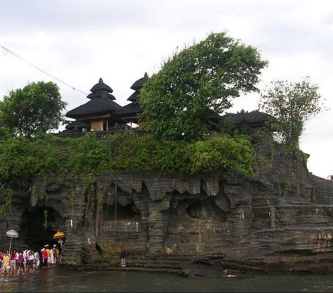 5 Mitos Tanah Lot yang Perlu Diketahui Wisatawan, Diyakini Ada Ular Suci