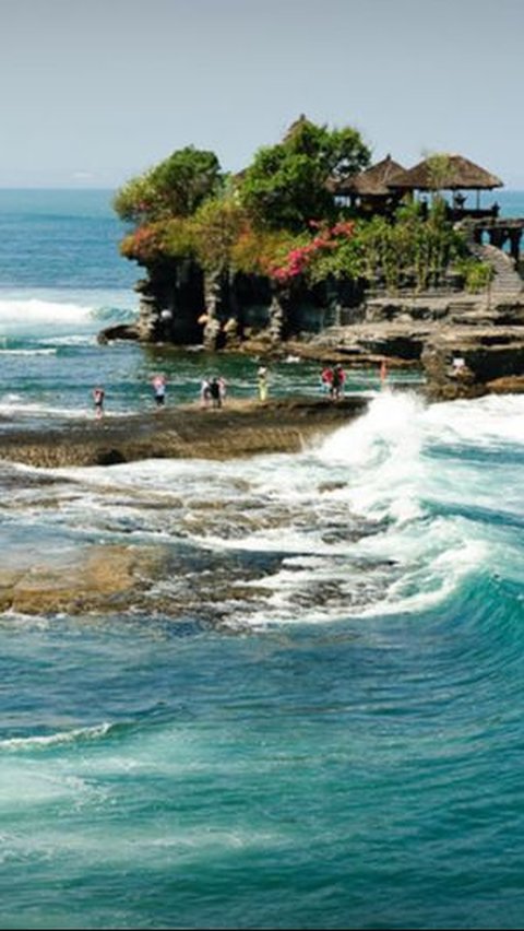 <b>5 Mitos Tanah Lot yang Perlu Diketahui Wisatawan, Diyakini Ada Ular Suci</b>