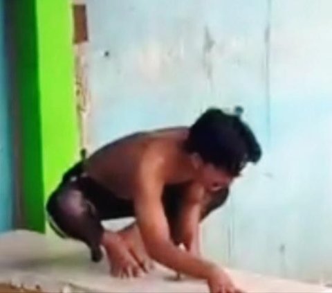 Haum, Viral Seorang Pria Pura-pura Kerasukan Kucing Besar, Biar Tidak Di Tilang Polisi