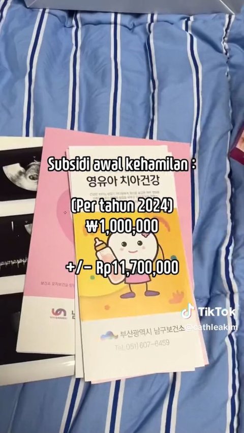 Dari video lainnya, ia juga memberi informasi jika di Korea, pemerintah memberi satu juta won untuk siapa saja yang hamil.