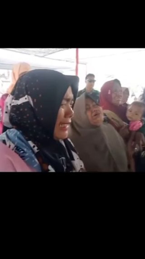 Viral Moment of Mothers Participating in Crying Competition in Tegal, Hundreds of Participants