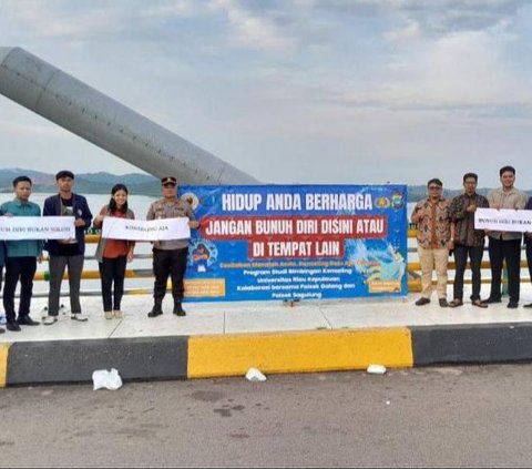 Barelang Bridge in Batam is being blessed due to the high number of suicide attempts