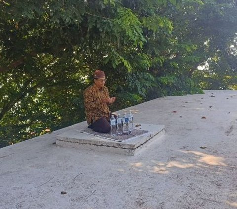 Barelang Bridge in Batam is being blessed due to the high number of suicide attempts