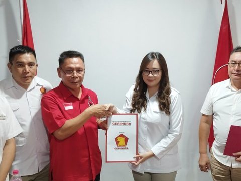 Ketua Gerindra Tomohon Sendy Rumajar Daftar Wawali ke DPC PDIP Tomohon