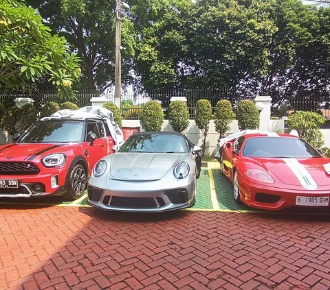 Penampakan Mobil Mewah Harvey Moeis Mejeng di Parkiran Kejari Jaksel, Ada Porsche hingga Rolls Royce