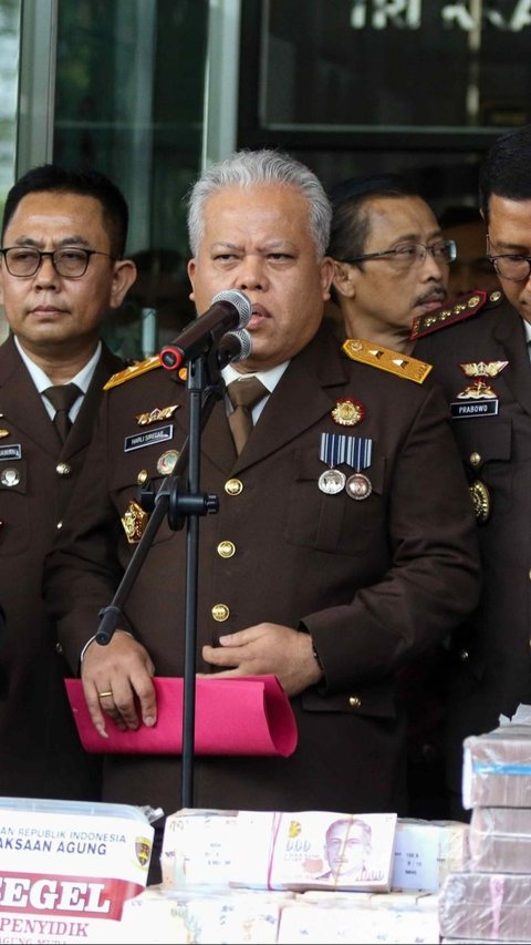 Pelimpahan barang bukti ini menandai langkah penting dalam proses hukum yang sedang berlangsung dan diharapkan akan membawa kejelasan lebih lanjut mengenai keterlibatan para tersangka dalam kasus ini. Foto: Liputan6.com / Herman Zakharia<br>