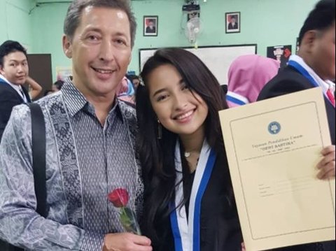 Setia di Sisi Sang Putri, Simak Momen Hangat Jennifer Coppen dan Ayahnya Richardo Benito Asal Belanda