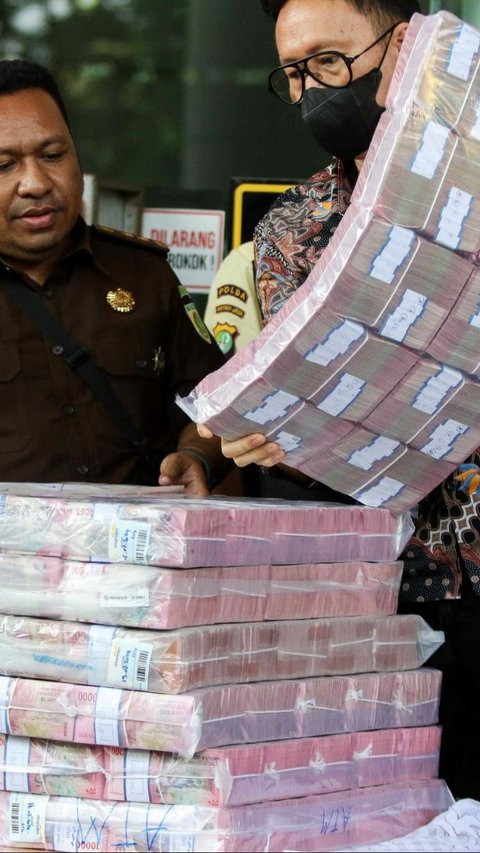 Evidence of Harvey Moeis and Helena Lim Handed Over to Kejari Jaksel, Including Luxury Cars and Billions of Money