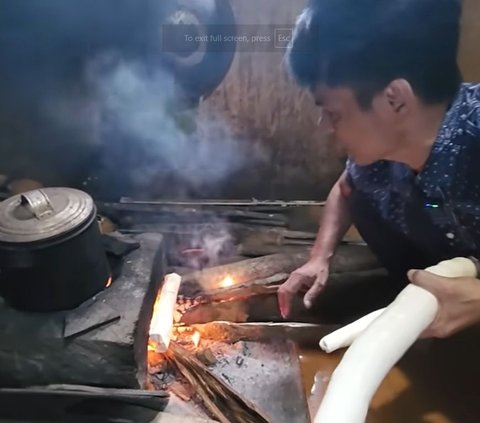 Nikmat, Usai Salat Magrib Ayah Lesti Kejora Bakar Singkong Plus Teh Tarik