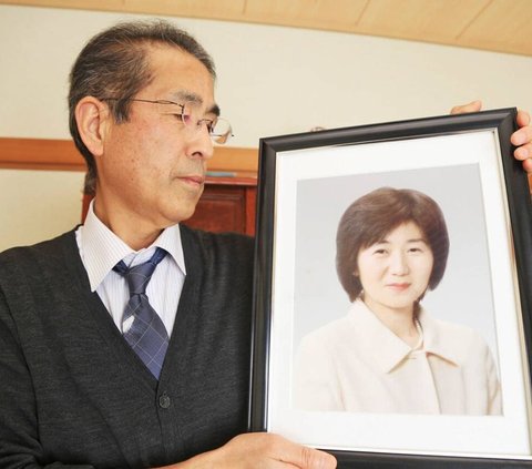 Story of a Japanese Man Diving 600 Times to Find his Missing Wife During the 2011 Tsunami