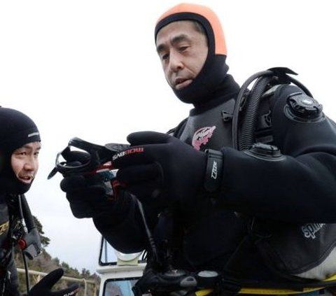 Story of a Japanese Man Diving 600 Times to Find his Missing Wife During the 2011 Tsunami