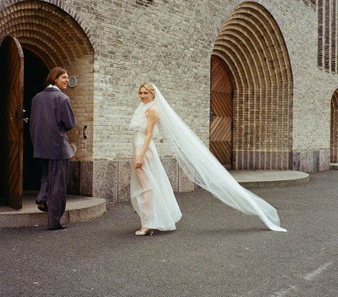 Controversial Portrait of a Wedding Dress, Transparent Design at the Bottom