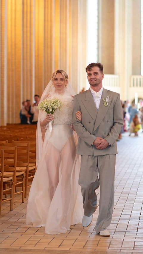 Controversial Portrait of a Wedding Dress, Transparent Design at the Bottom