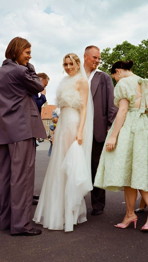 Portrait of Wedding Dress Harvests Controversy, Designed Transparently at the Bottom.