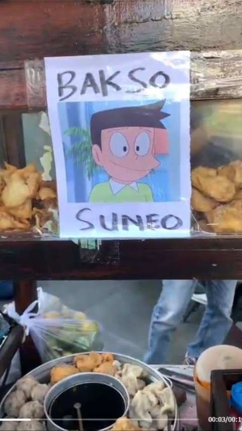 Viral Penjual Bakso di Surabaya Mirip Karakter Kartun Suneo, Bikin Netizen Ngakak