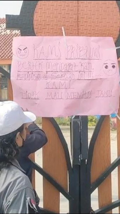 Kecewa Anak Dikeluarkan, Puluhan Orang Tua Siswa SMKN 1 Tambun Utara Nekat Kunci Gerbang Sekolah