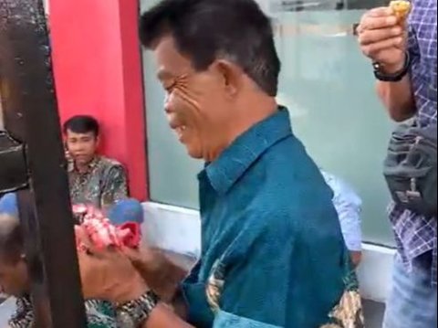 Viral Meatball Seller in Surabaya Resembles Cartoon Character Suneo, Making Netizens Laugh